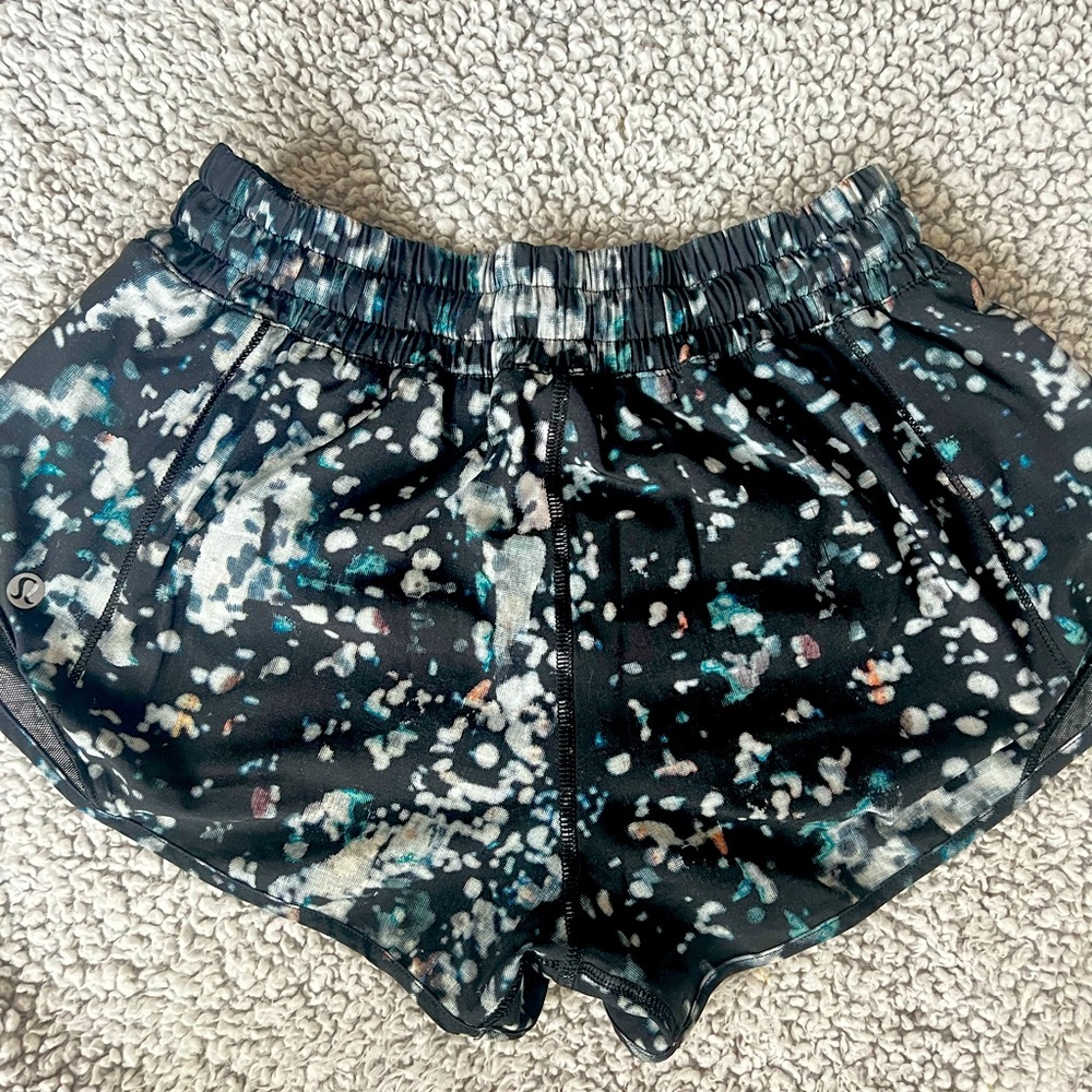 Lululemon Hotty Hot Low Rise Lined Short 2.5”